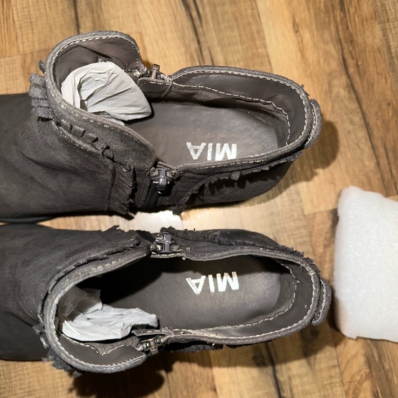 MIA Mable Ruffle Bootie - Picture 3 of 4